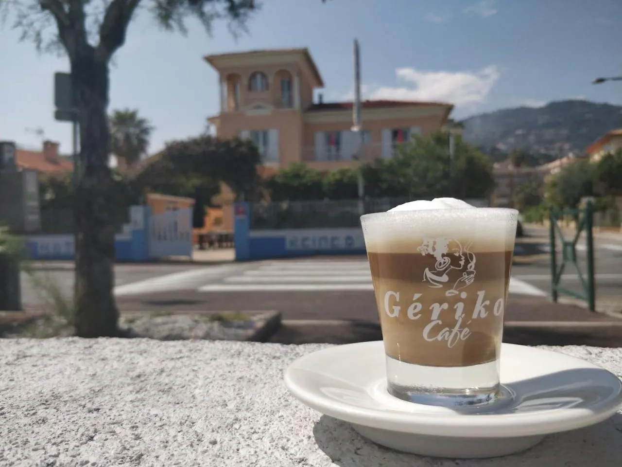 ***  Hotel Et Appartements Reine D'Azur ロクブリュヌ＝カップ＝マルタン フランス