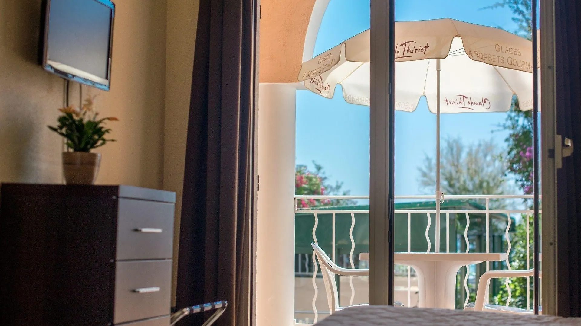 Hotel Et Appartements Reine D'Azur Roquebrune-Cap-Martin