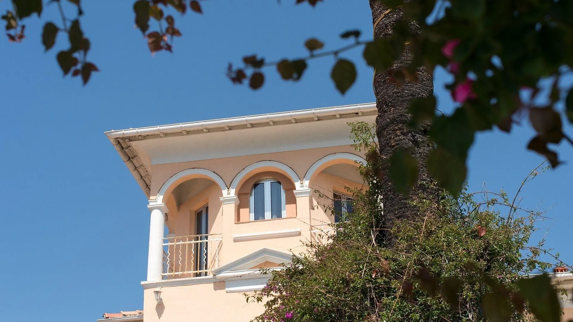 Hotel Et Appartements Reine D'Azur Roquebrune-Cap-Martin 3*,