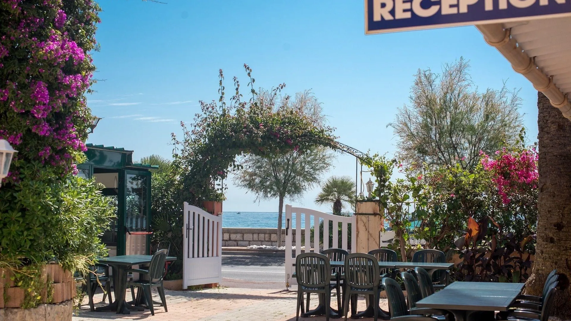 Hotel Et Appartements Reine D'Azur Roquebrune-Cap-Martin 3*,  France