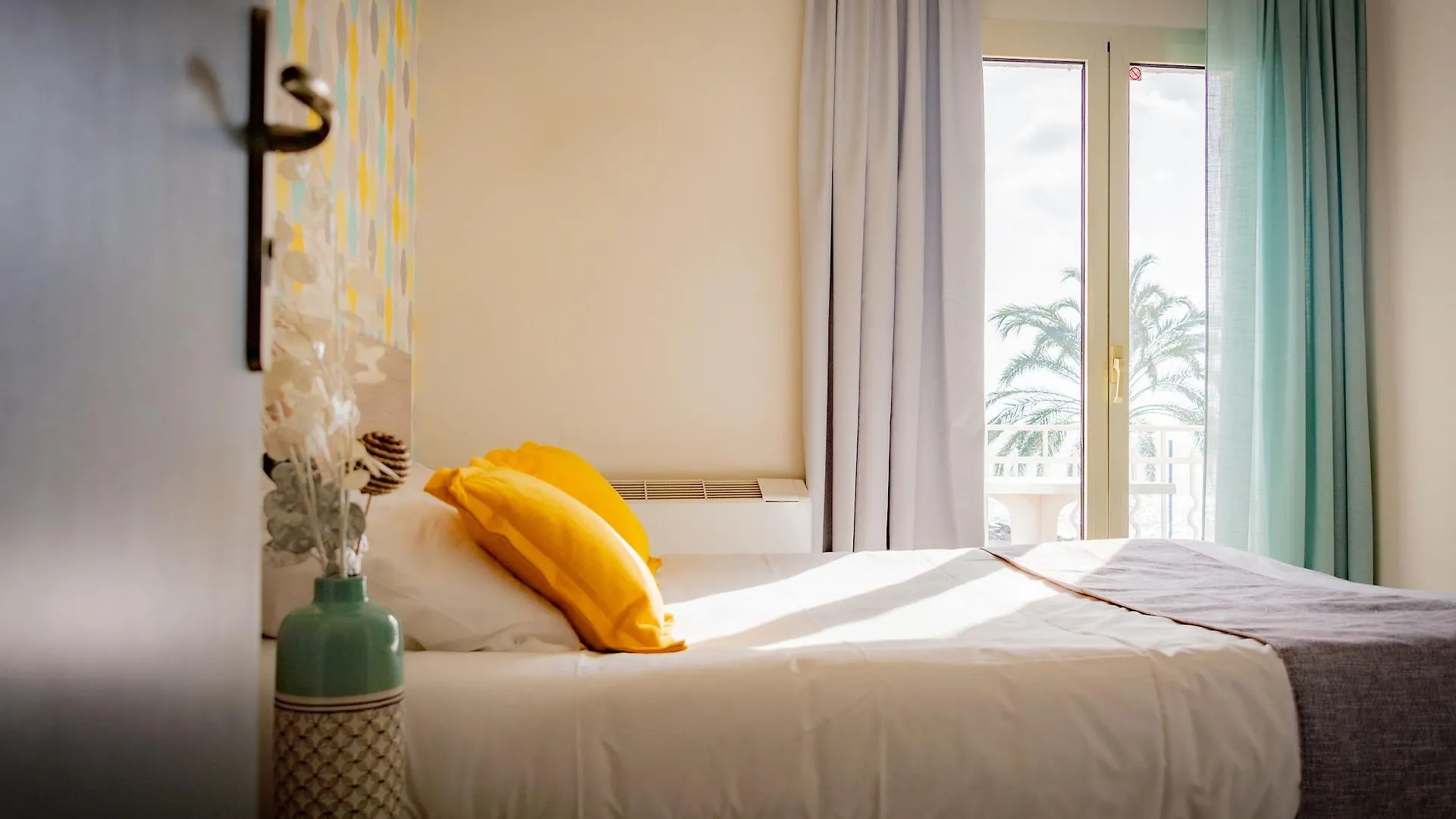 Hotel Et Appartements Reine D'Azur Roquebrune-Cap-Martin 3*,  Frankrike